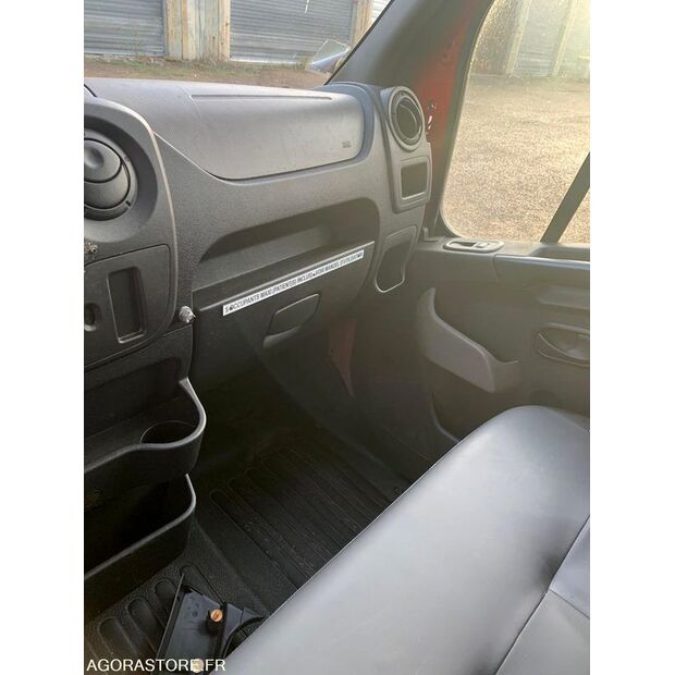 2016 رينو Master-45031760