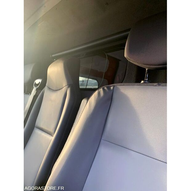 2016 رينو Master-45031762