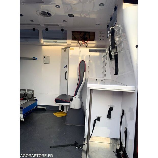 2016 رينو Master-45031766