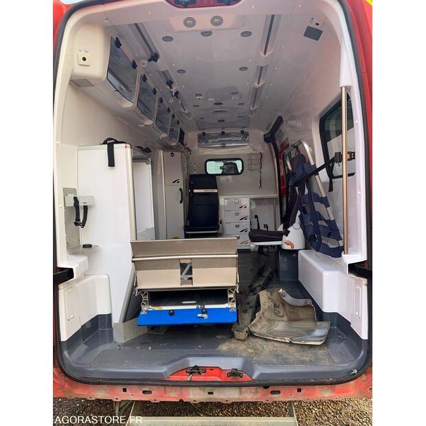 2016 رينو Master-45031767