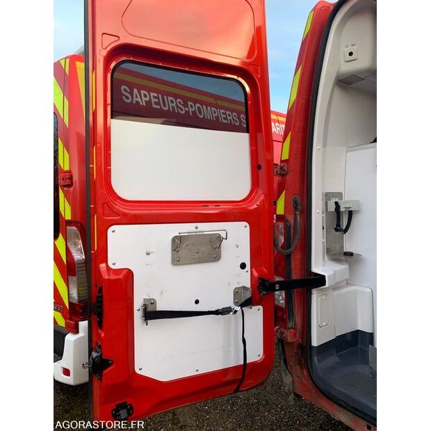 2016 رينو Master-45031768