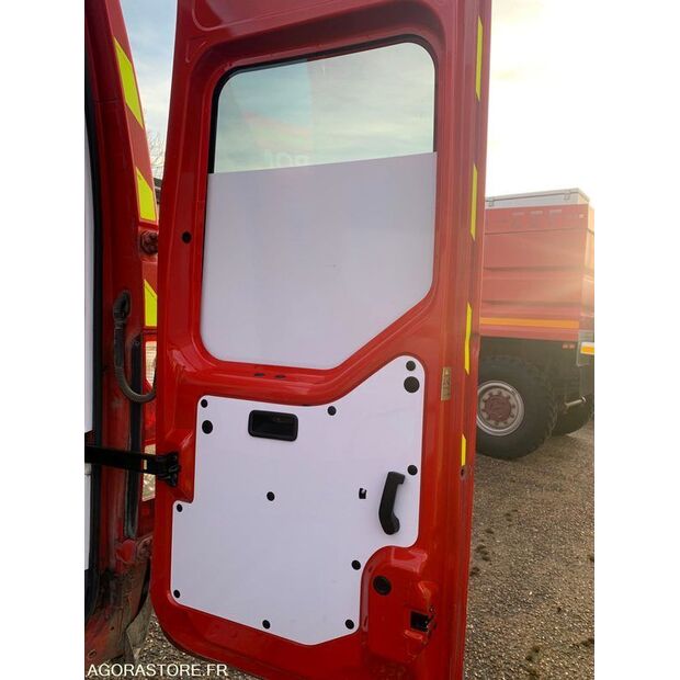 2016 رينو Master-45031769