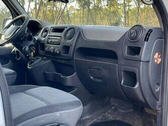 2014-renault-master-1407155-45031812