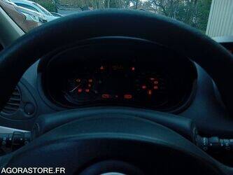 2008-renault-clio-1406177-45032029