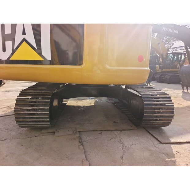 2024 كاتربيلر 329D2-45032060