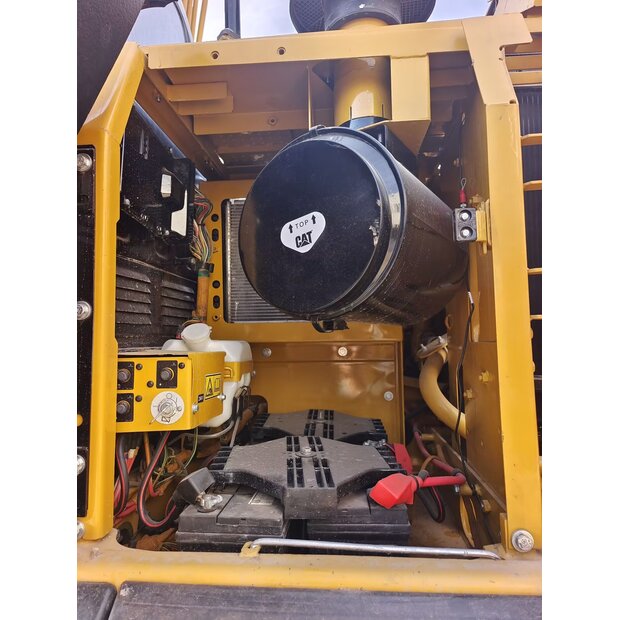 2024 كاتربيلر 329D2-45032062