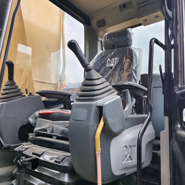 2024 كاتربيلر 325D2L-45032143