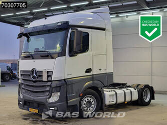 صورة ل رؤوس شاحنات 2015 مرسيدس بنز Actros 1842