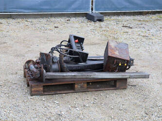 صورة ل شاحنات الرافعات هياب 013 T