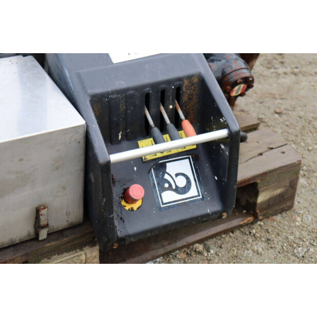 2001 HIAB 008T-45033113