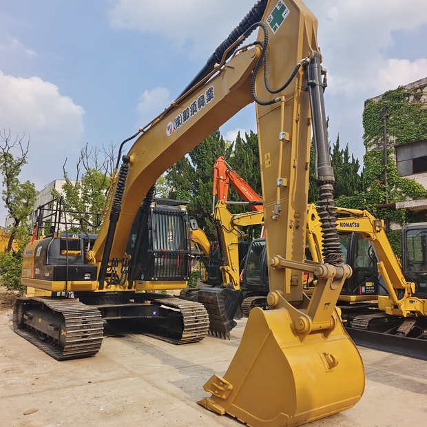 2024 Caterpillar 320D2L-45034743