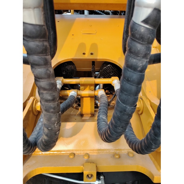 2024 Caterpillar 320D2L-45034755