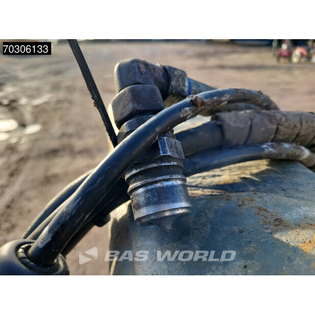 2011 برونز OTHERS-45037264