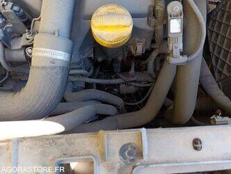 2012-renault-megane-1407049-45050570