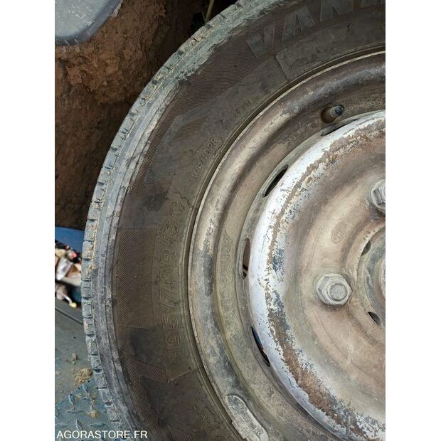 2004 NISSAN Cabstar-45050596