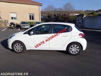 2018-peugeot-208-1407119-45050654