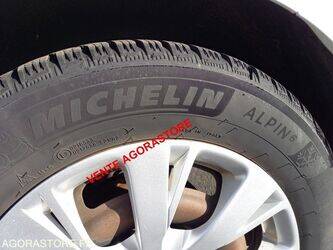 2018-peugeot-208-1407119-45050667