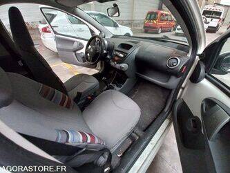 2011-citroen-c1-1407121-45050696