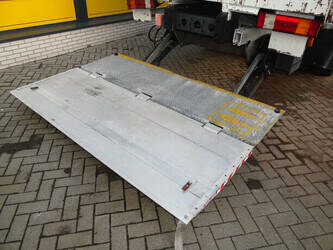 2014-mercedes-benz-axor-1829-1408024-45051064