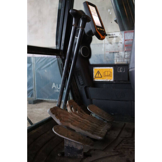 2018 JCB JS130LC-45051801