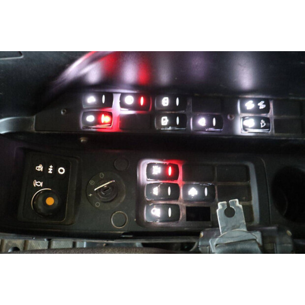 2018 JCB JS130LC-45051806