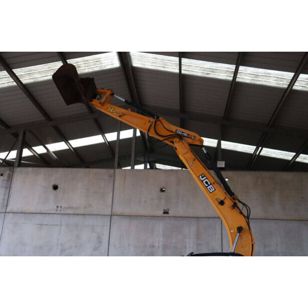 2018 JCB JS130LC-45051812