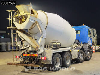 2017-mercedes-benz-arocs-3240-1408058-45051992