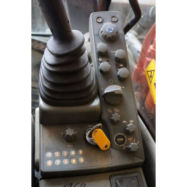 2014 Hitachi ZX225USLC-5B-45052057