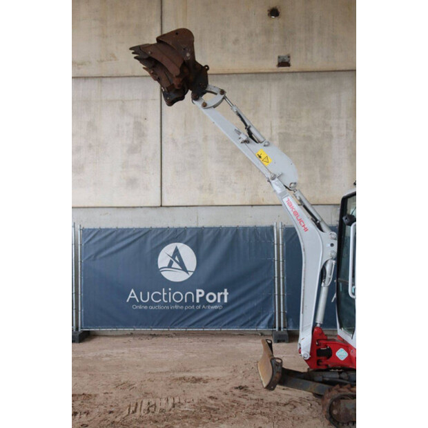 2021 تاكوتشي TB216-45052594