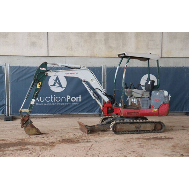 2014 تاكوتشي TB219-45052610