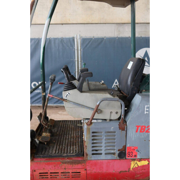 2014 تاكوتشي TB219-45052655