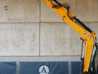 2010-jcb-8085-1408083-45052985