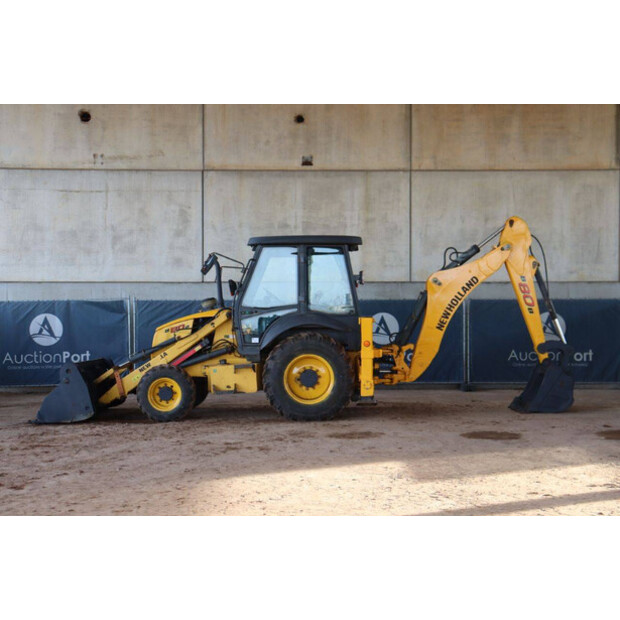 2017 New Holland B80B-SS-45053318