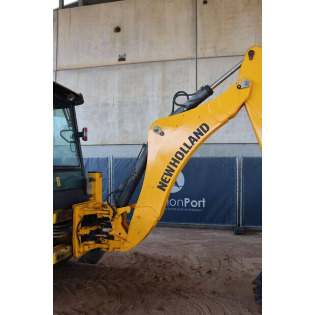 2017 New Holland B80B-SS-45053343