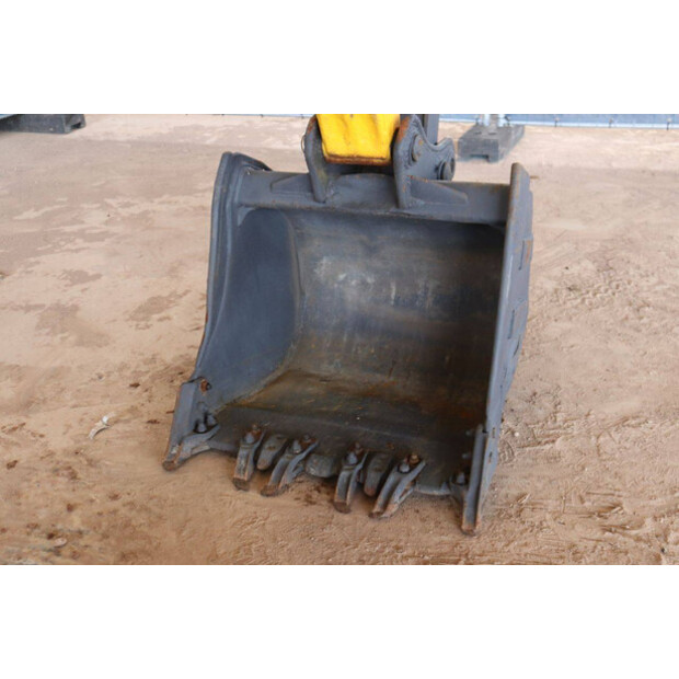 2017 New Holland B80B-SS-45053347