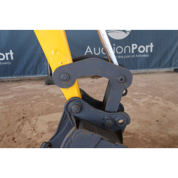 2017 New Holland B80B-SS-45053348