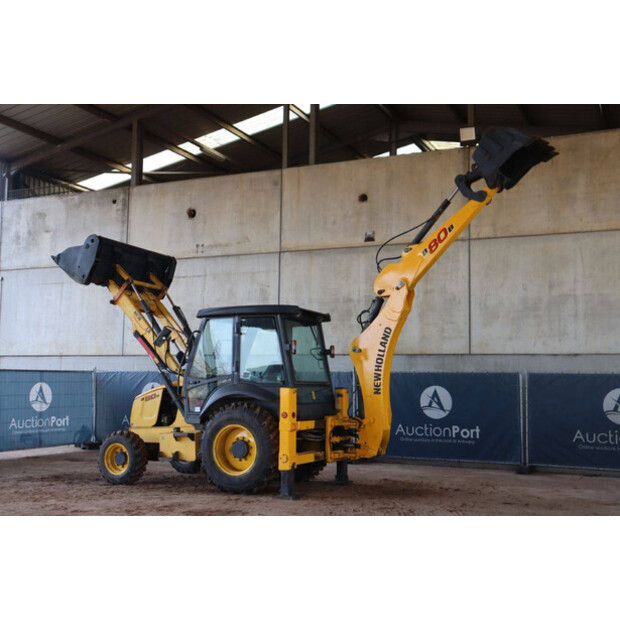 2017 New Holland B80B-SS-45053369