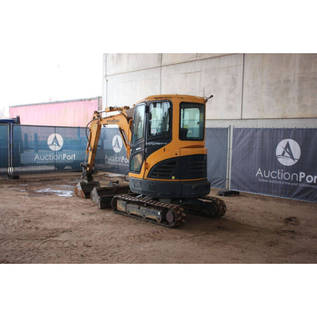 2018 هيونداي Robex25Z-9AK-45053985