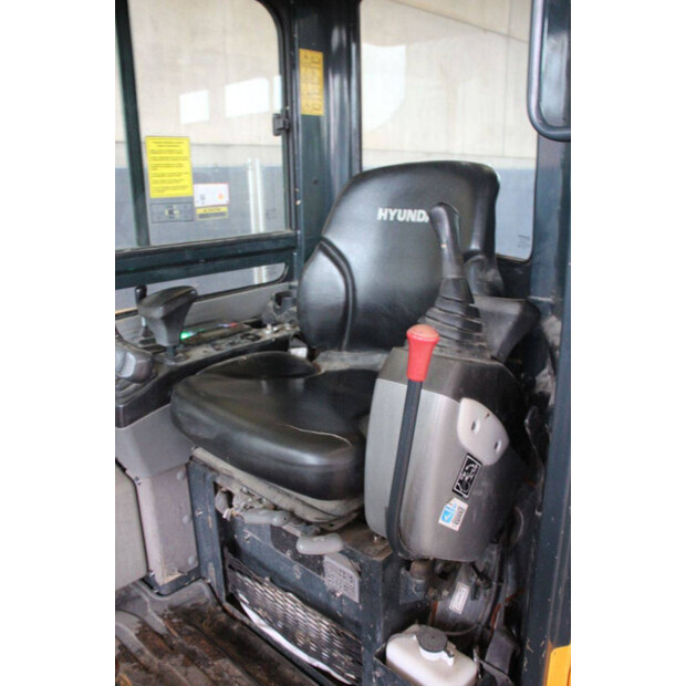 2018 هيونداي Robex25Z-9AK-45054010