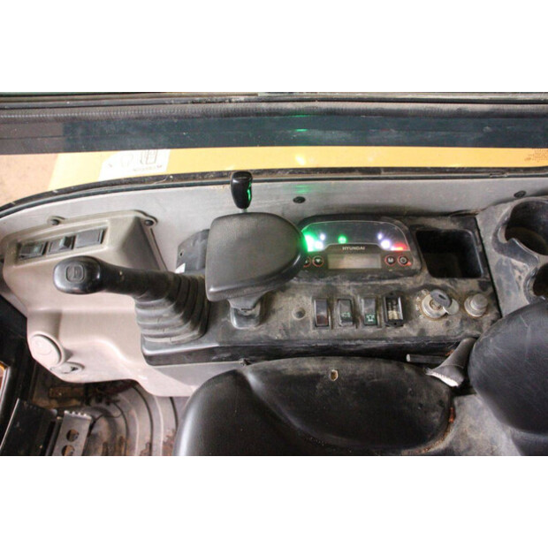 2018 هيونداي Robex25Z-9AK-45054011