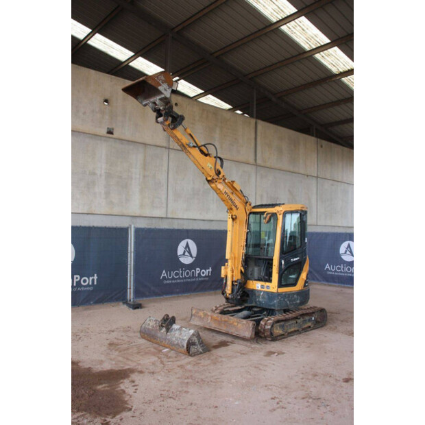 2018 هيونداي Robex25Z-9AK-45054015