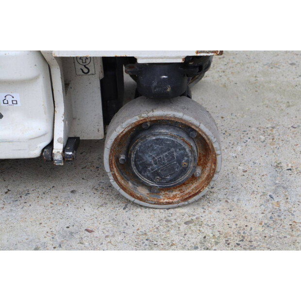 2014 جيه ال جي 1930 ES-45054960