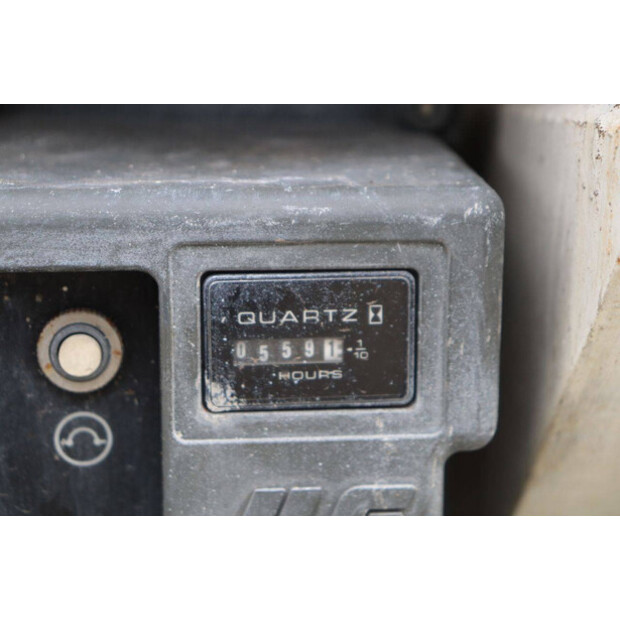 2014 جيه ال جي 1930 ES-45054962