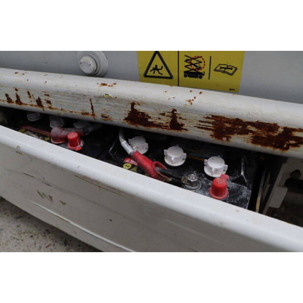 2014 جيه ال جي 1930 ES-45054963