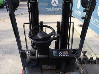 2016-toyota-8fbek18t-1408144-45055079