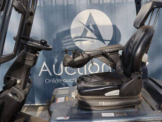 2016-toyota-8fbek18t-1408144-45055080