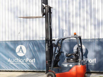 2016-toyota-8fbek18t-1408144-45055098