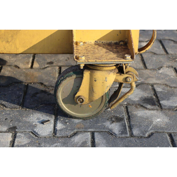 1980 هايستر M-15-45055478