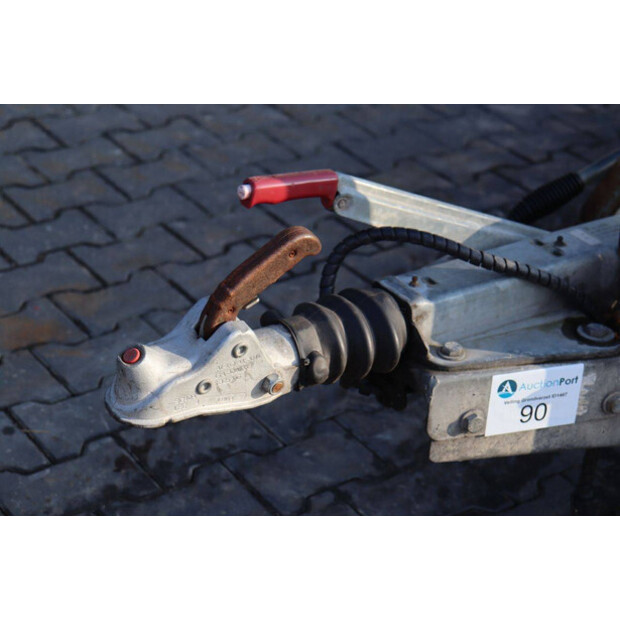 بريان جيمس P-STB-T-022-45055520