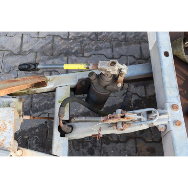 بريان جيمس P-STB-T-022-45055524